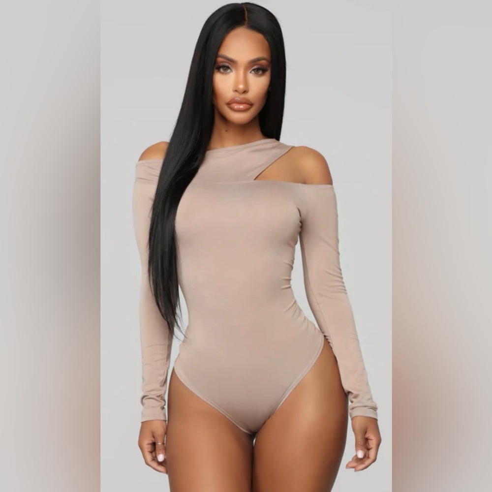 NWT Fashion Nova “Breaking Free” Mocha Long Sleeve Bodysuit - Size M